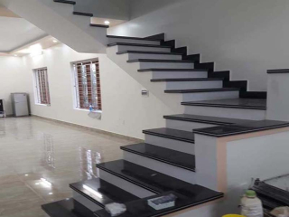 Đá hoa cương Đen Ấn Độ làm cầu thang