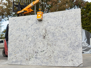 ĐẶC ĐIỂM VÀ ỨNG DỤNG CỦA ĐÁ MARBLE (ĐÁ ẨM THẠCH) XÁM